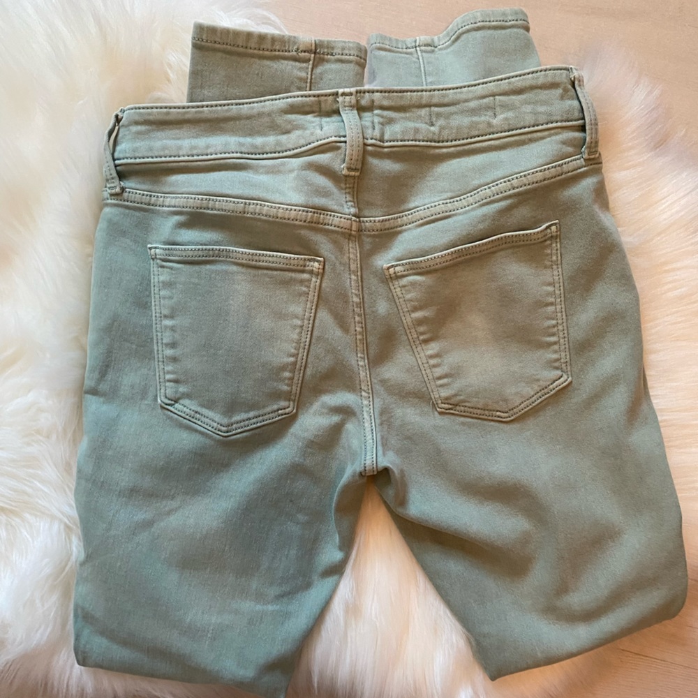 Universal Threads Mid Rise Skinny Jeans - Picture 2 of 2